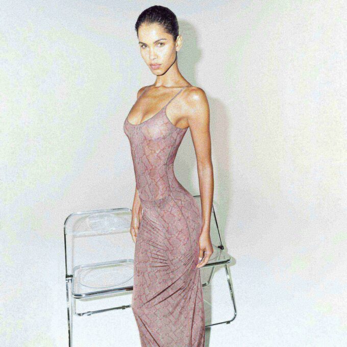 Milchig-transparenter Camisole-Body