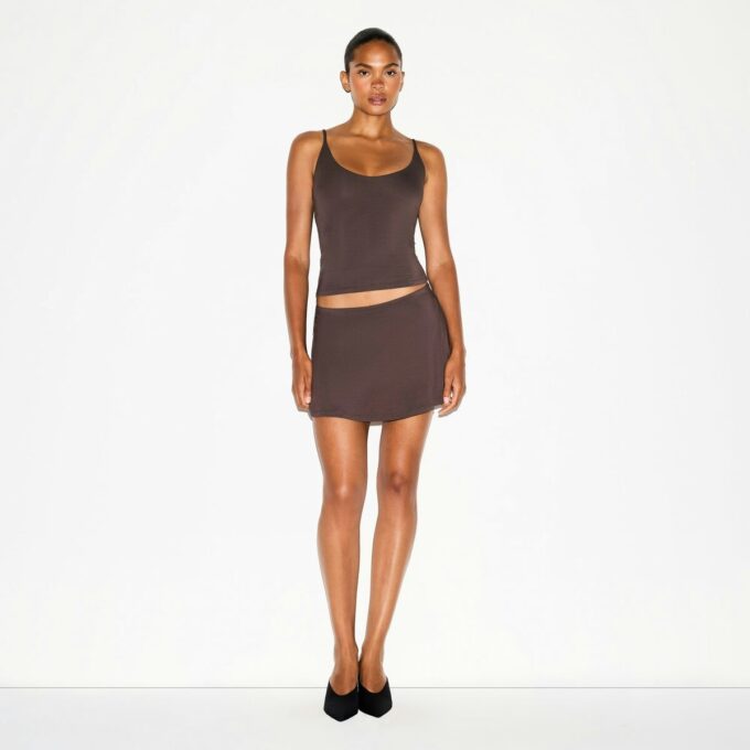 MINI-SKORT MIT GLATTEN LÄNGEN