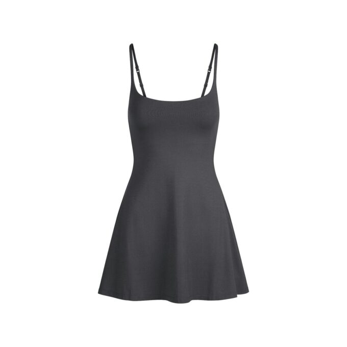 MINIKLEID MIT GLATTEN LAGE UND RUNDEN AUSSCHNITT MINIKLEID MIT GLATTEN LAGE UND RUNDEN AUSSCHNITT