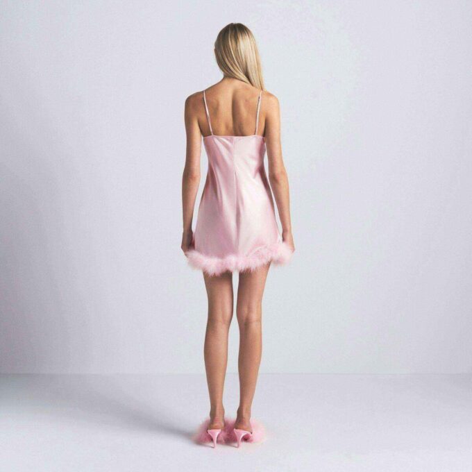 MINIKLEID MIT SEIDENFEDERBESETZUNG MINIKLEID MIT SEIDENFEDERBESETZUNG