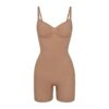 Nahtloser Body mit geformter Mitte des Oberschenkels Nahtloser Body mit geformter Mitte des Oberschenkels
