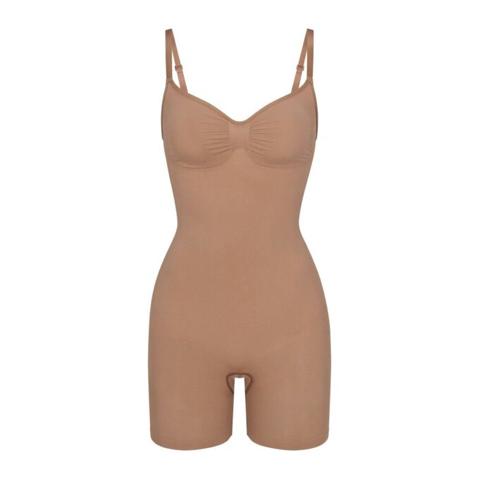 Nahtloser Body mit geformter Mitte des Oberschenkels Nahtloser Body mit geformter Mitte des Oberschenkels