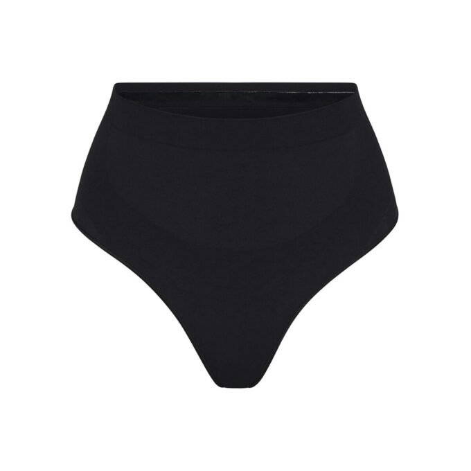 Nahtloser, formgebender String-Tanga mit mittlerer Taille