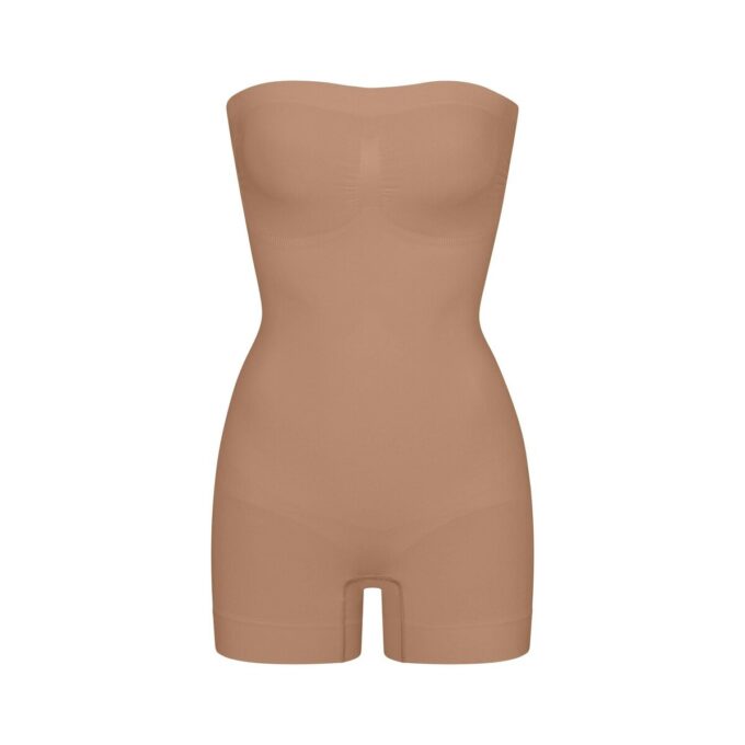 Nahtloser, trägerloser Shortie-Body mit formgebender Optik Nahtloser, trägerloser Shortie-Body mit formgebender Optik