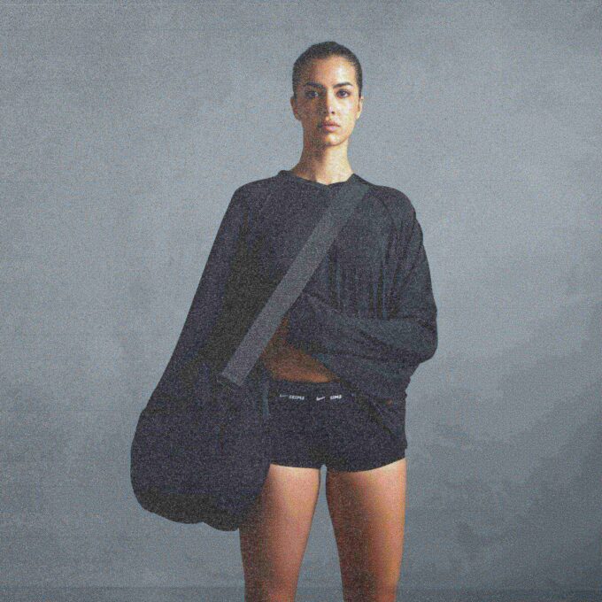NikeSKIMS AIRY V-NECK OVERSIZED LANGARM-TOP