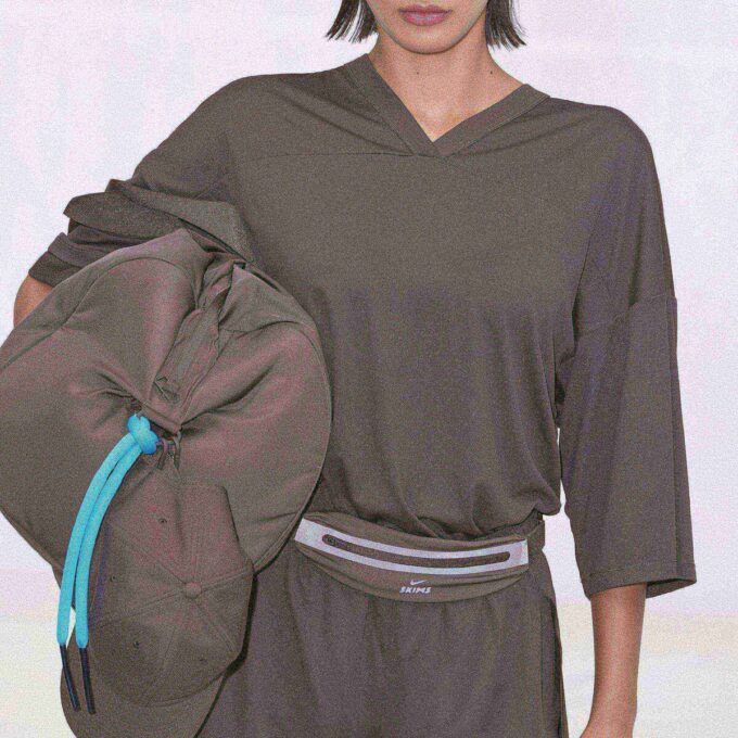 NikeSKIMS AIRY V-NECK OVERSIZED TOP
