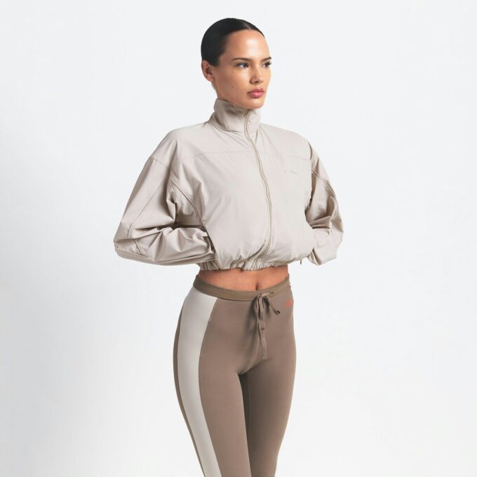 NikeSKIMS GEWEBTE NYLON-CROP-JACKE NikeSKIMS GEWEBTE NYLON-CROP-JACKE