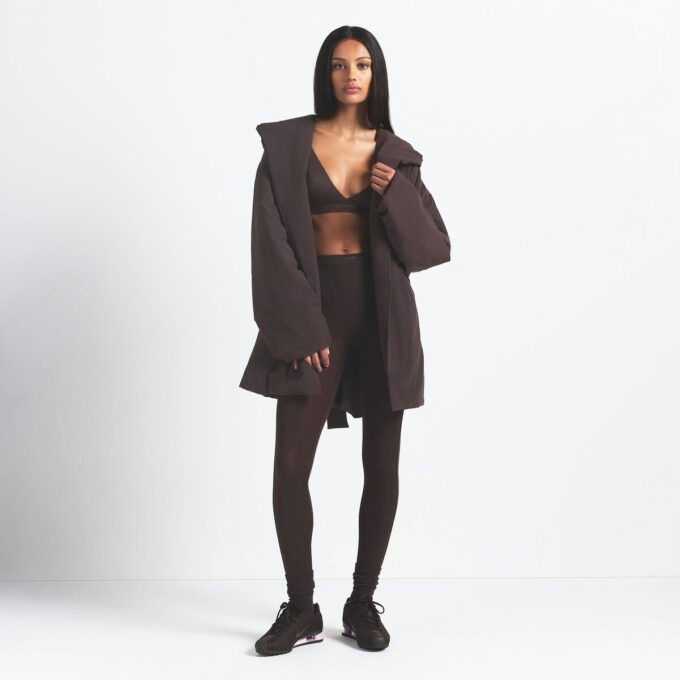 NikeSKIMS GEWEBTER NYLON-WICKELMANTEL