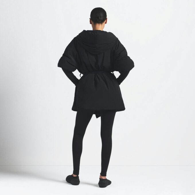 NikeSKIMS GEWEBTER NYLON-WICKELMANTEL