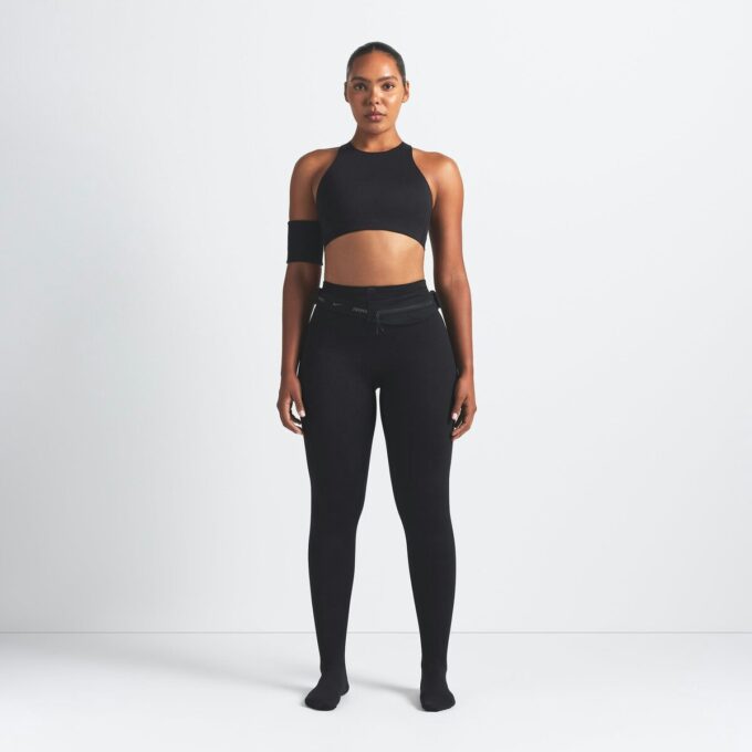 NikeSKIMS MATT-HOCHKNOPF-BH