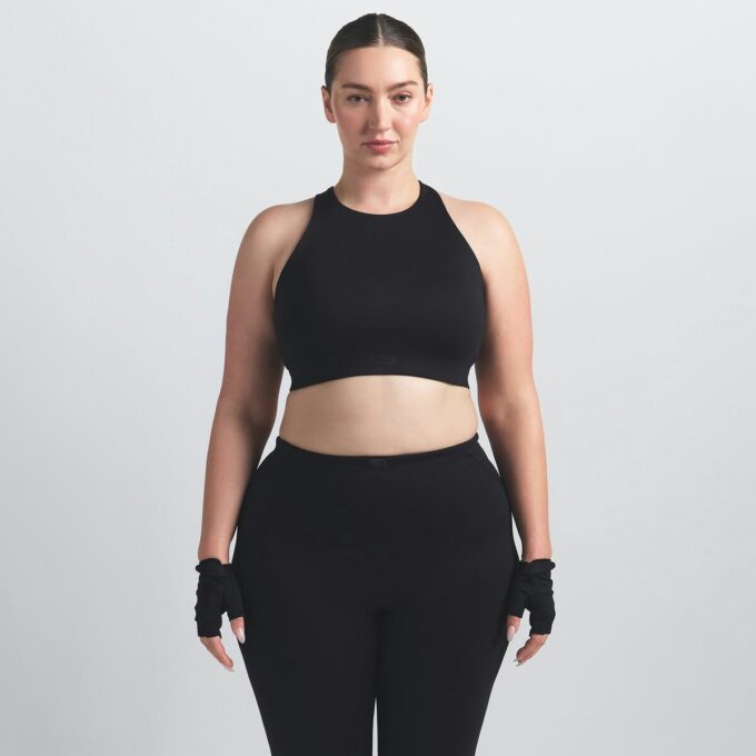 NikeSKIMS MATT-HOCHKNOPF-BH