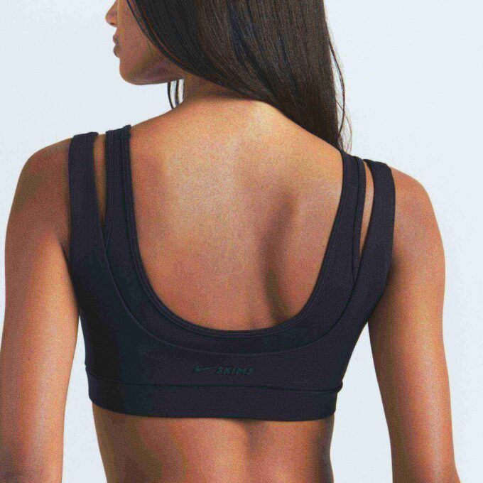 NikeSKIMS MATTE DOPPELTRÄGER-SCHNITTEN-BH