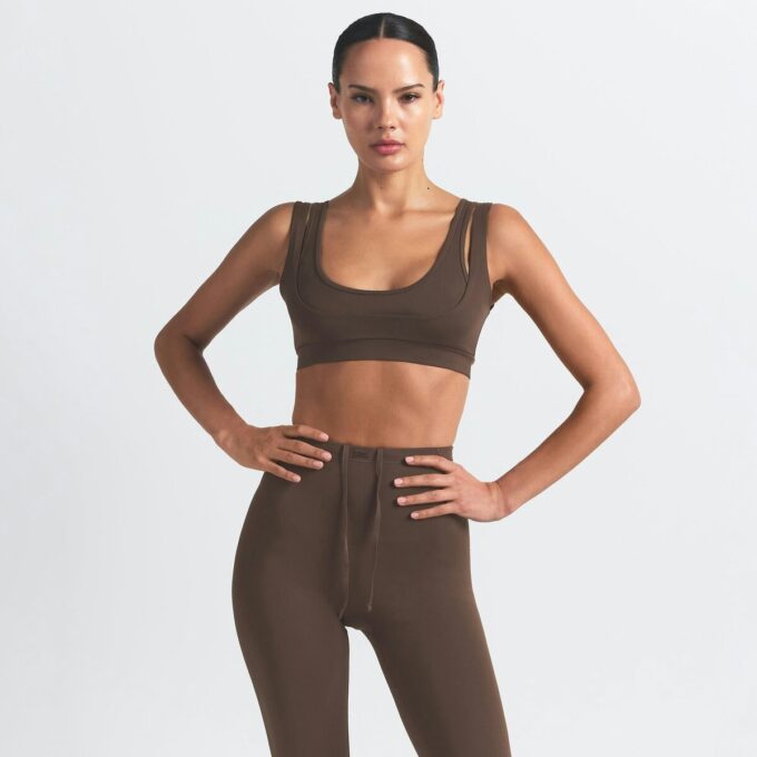 NikeSKIMS MATTE DOPPELTRÄGER-SCHNITTEN-BH