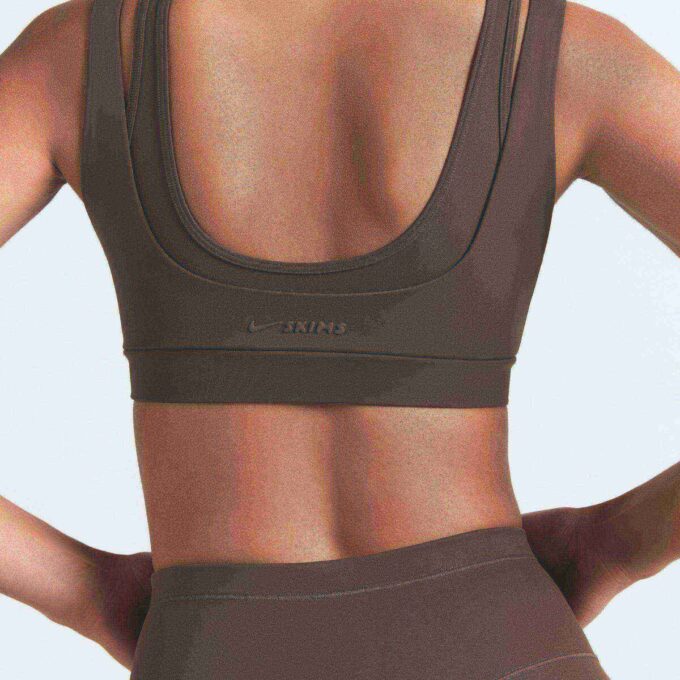 NikeSKIMS MATTE DOPPELTRÄGER-SCHNITTEN-BH