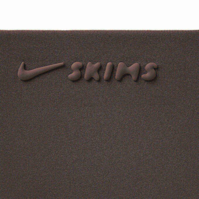 NikeSKIMS MATT-HOCHKNOPF-BH