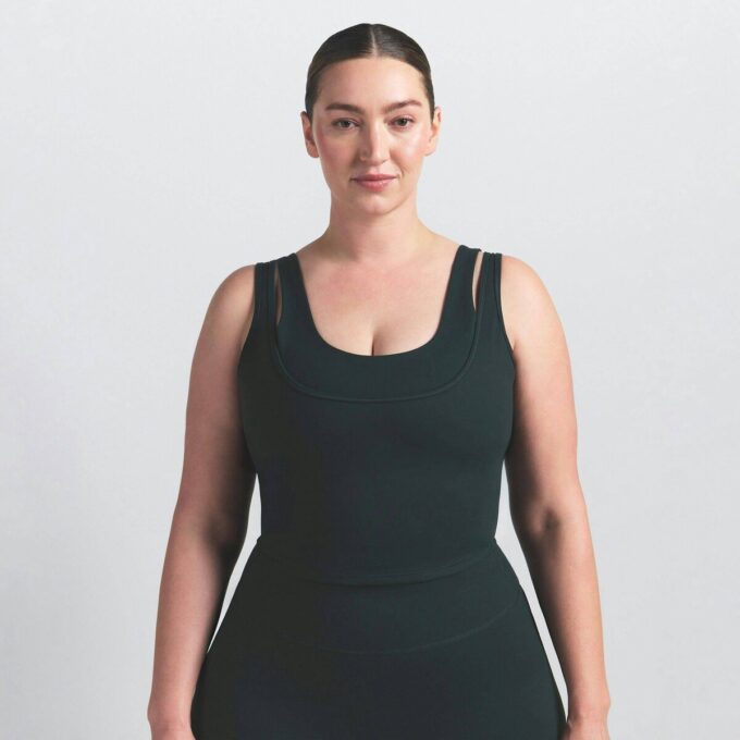 NikeSKIMS MATTE DOUBLE STRAP SCOOP TANK NikeSKIMS MATTE DOUBLE STRAP SCOOP TANK