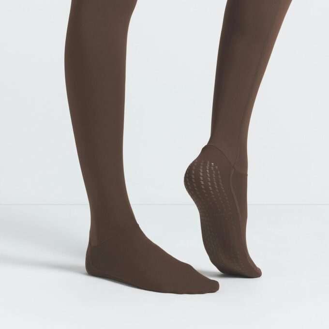 NikeSKIMS MATTE FOOTSIE GRIP LEGGING NikeSKIMS MATTE FOOTSIE GRIP LEGGING