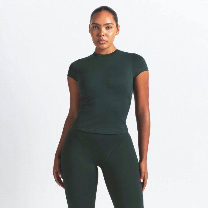 NikeSKIMS MATTE GEFÜTTERTES BABY-TEE
