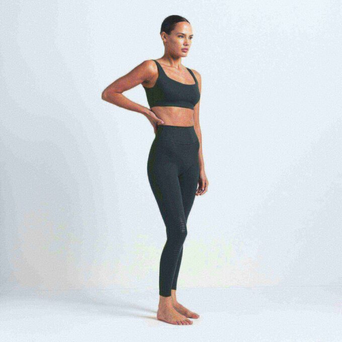 NikeSKIMS MATTE KNEE GRIP 26″ LEGGING NikeSKIMS MATTE KNEE GRIP 26″ LEGGING