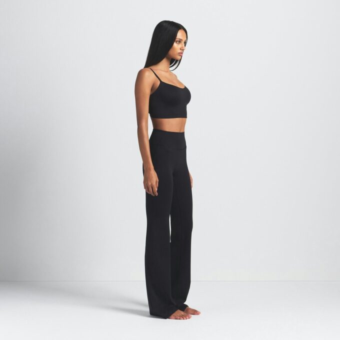 NikeSKIMS MATTE SLIM FLARE LEGGING