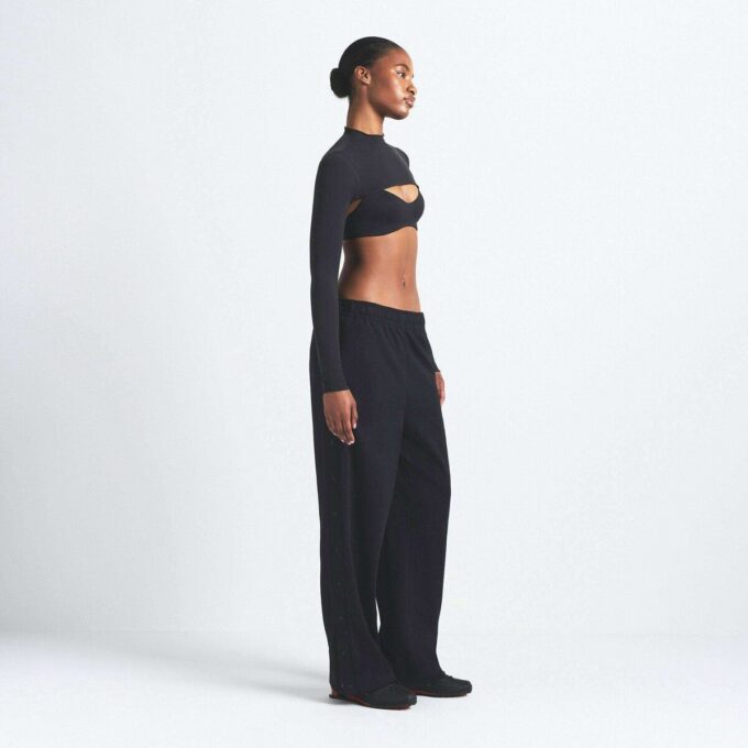 NikeSKIMS MATTE TRICOT SIDE SNAPS HOSE NikeSKIMS MATTE TRICOT SIDE SNAPS HOSE
