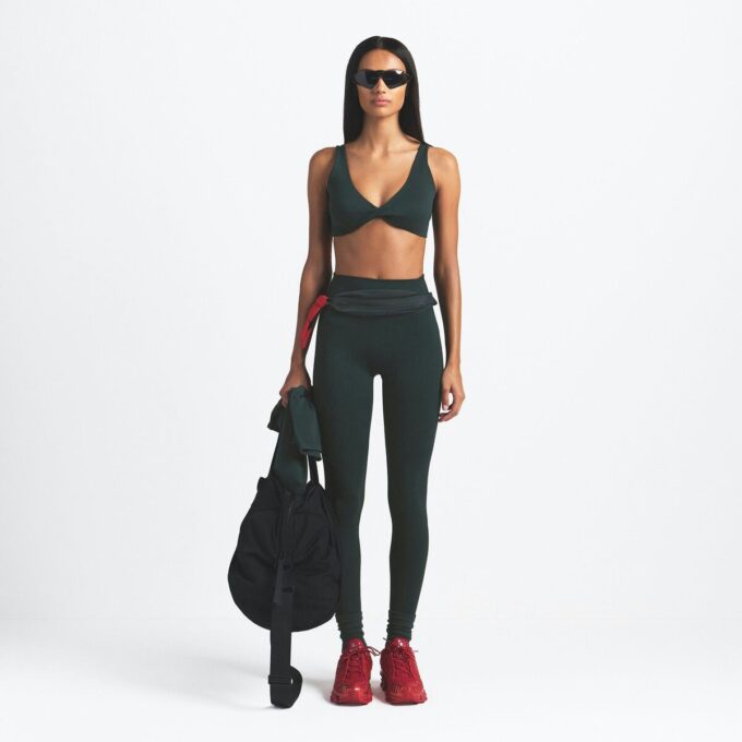 NikeSKIMS MATTE TWIST-FRONT BH NikeSKIMS MATTE TWIST-FRONT BH