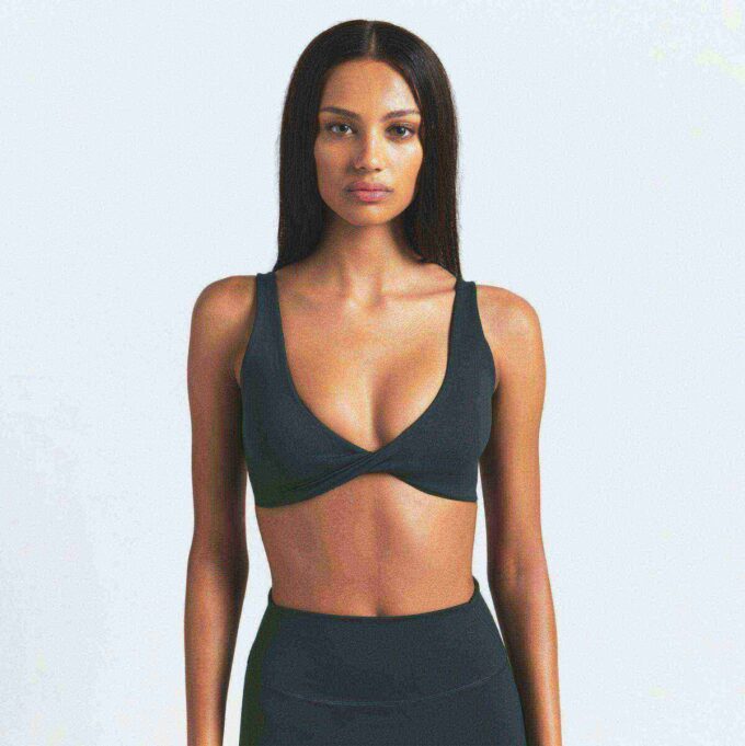 NikeSKIMS MATTE TWIST-FRONT BH NikeSKIMS MATTE TWIST-FRONT BH