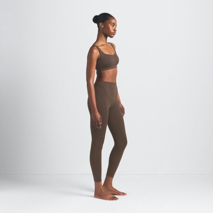 NikeSKIMS MATTE V-LINE 26″ LEGGING NikeSKIMS MATTE V-LINE 26″ LEGGING