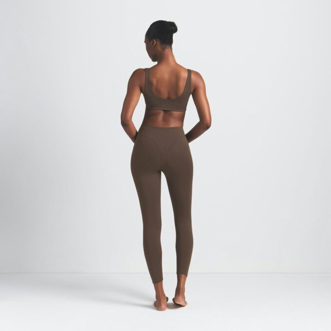 NikeSKIMS MATTE V-LINE 26″ LEGGING NikeSKIMS MATTE V-LINE 26″ LEGGING
