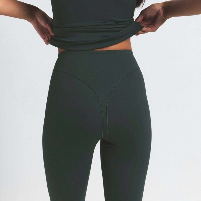 NikeSKIMS MATTE V-LINE 39″ STRAIGHT LEGGING NikeSKIMS MATTE V-LINE 39″ STRAIGHT LEGGING