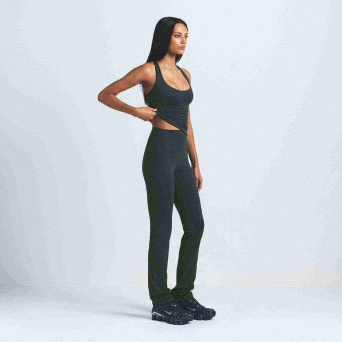 NikeSKIMS MATTE V-LINE 39″ STRAIGHT LEGGING NikeSKIMS MATTE V-LINE 39″ STRAIGHT LEGGING