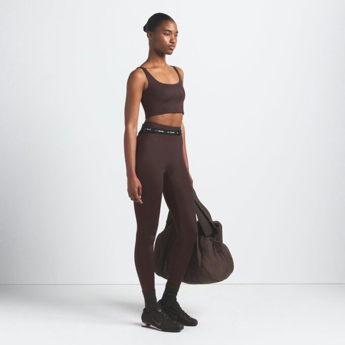 NikeSKIMS SHINE BONTED WAIST 26″ LEGGING NikeSKIMS SHINE BONTED WAIST 26″ LEGGING