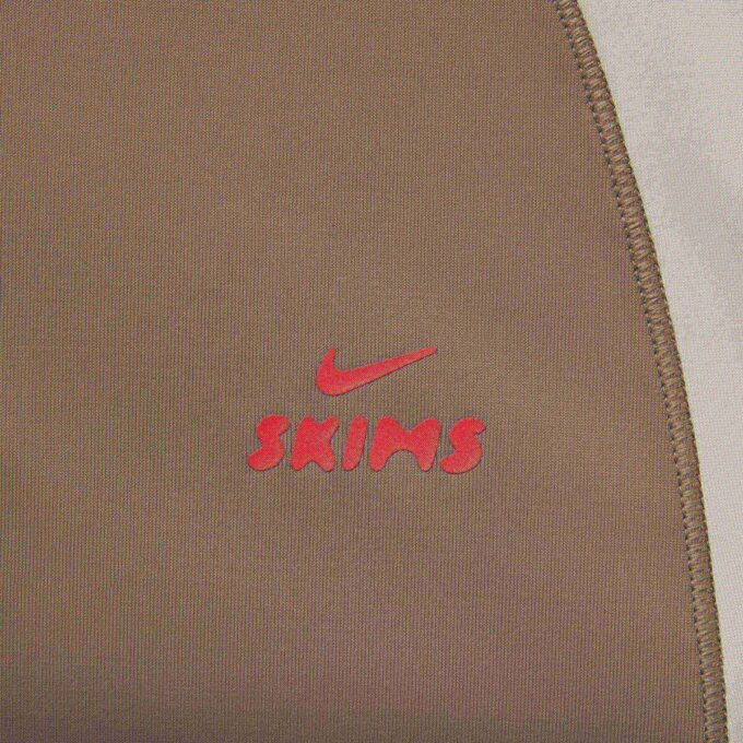 NikeSKIMS SHINE LANGER EINSATZ MIT REISSVERSCHLUSS VORNE