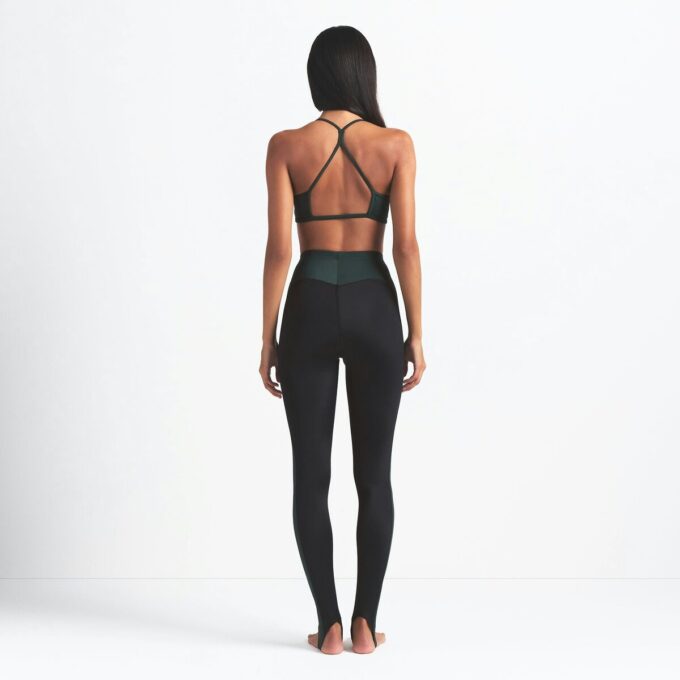 NikeSKIMS SHINE Leggings mit Kordelzug und Steg, 26 Zoll NikeSKIMS SHINE Leggings mit Kordelzug und Steg, 26 Zoll
