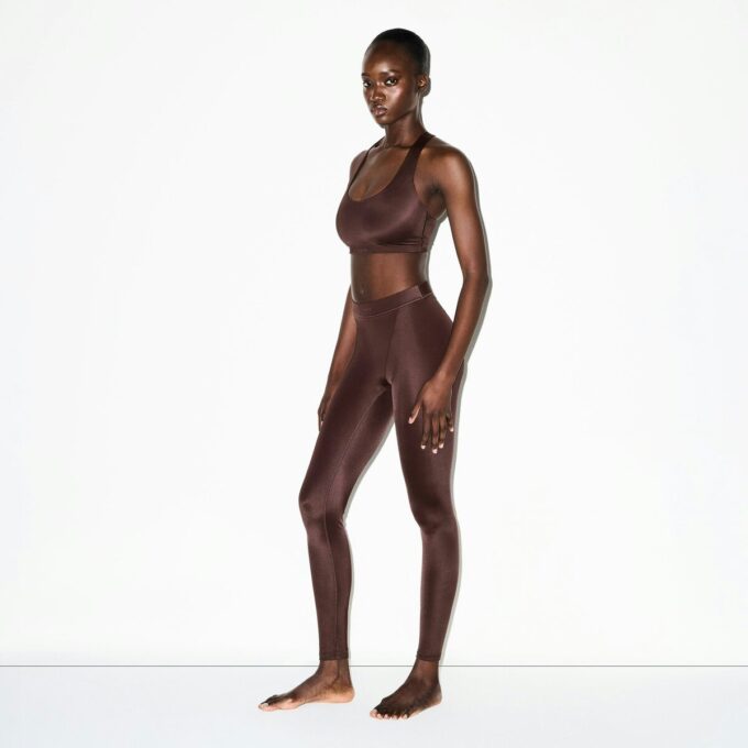 NikeSKIMS SHINE V-LINE 26″ Leggings NikeSKIMS SHINE V-LINE 26″ Leggings