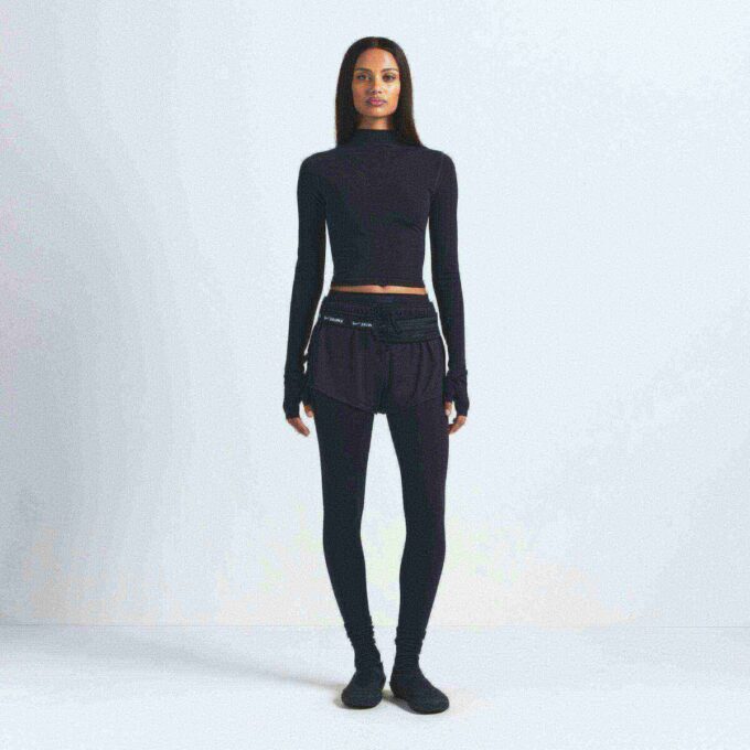 NikeSKIMS VINTAGE NAHTLOSES MOCK NECK CROP TOP NikeSKIMS VINTAGE NAHTLOSES MOCK NECK CROP TOP