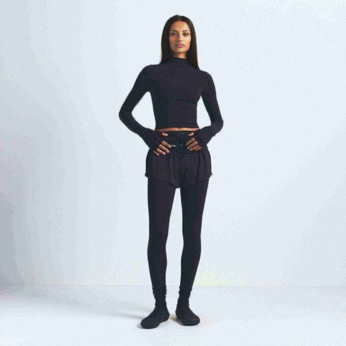 NikeSKIMS VINTAGE NAHTLOSES MOCK NECK CROP TOP NikeSKIMS VINTAGE NAHTLOSES MOCK NECK CROP TOP