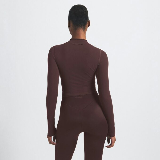 NikeSKIMS VINTAGE NAHTLOSES MOCK NECK CROP TOP NikeSKIMS VINTAGE NAHTLOSES MOCK NECK CROP TOP
