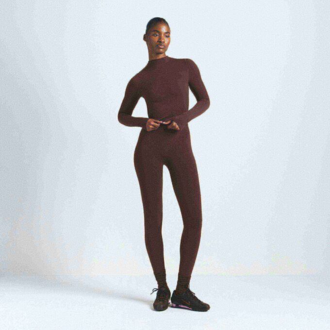 NikeSKIMS VINTAGE NAHTLOSES MOCK NECK CROP TOP NikeSKIMS VINTAGE NAHTLOSES MOCK NECK CROP TOP