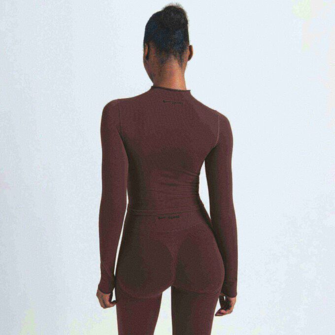 NikeSKIMS VINTAGE NAHTLOSES MOCK NECK CROP TOP NikeSKIMS VINTAGE NAHTLOSES MOCK NECK CROP TOP