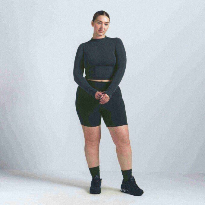 NikeSKIMS VINTAGE NAHTLOSES MOCK NECK CROP TOP NikeSKIMS VINTAGE NAHTLOSES MOCK NECK CROP TOP