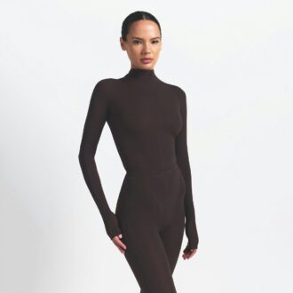 NikeSKIMS WEIGHTLESS LAYERS Langarmshirt mit Stehkragen