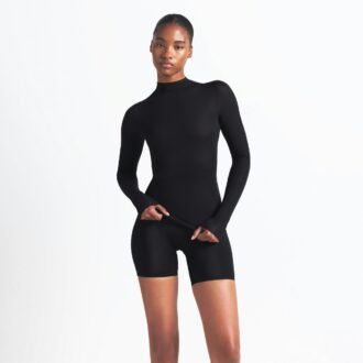 NikeSKIMS WEIGHTLESS LAYERS Langarmshirt mit Stehkragen