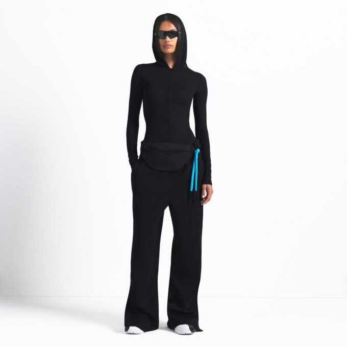NikeSKIMS WEIGHTLESS LAYERS ZIP UP HOODIE NikeSKIMS WEIGHTLESS LAYERS ZIP UP HOODIE
