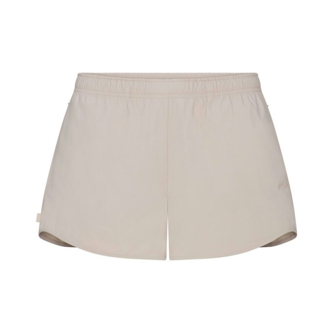 NikeSKIMS WOVEN NYLON 2.5″ RUNNER SHORT NikeSKIMS WOVEN NYLON 2.5″ RUNNER SHORT