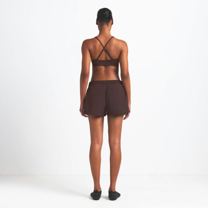 NikeSKIMS WOVEN NYLON 5″ TRACKSHORT NikeSKIMS WOVEN NYLON 5″ TRACKSHORT