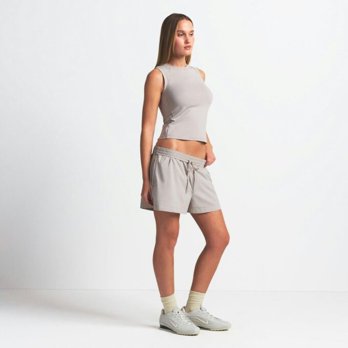 NikeSKIMS WOVEN NYLON 5″ TRACKSHORT NikeSKIMS WOVEN NYLON 5″ TRACKSHORT