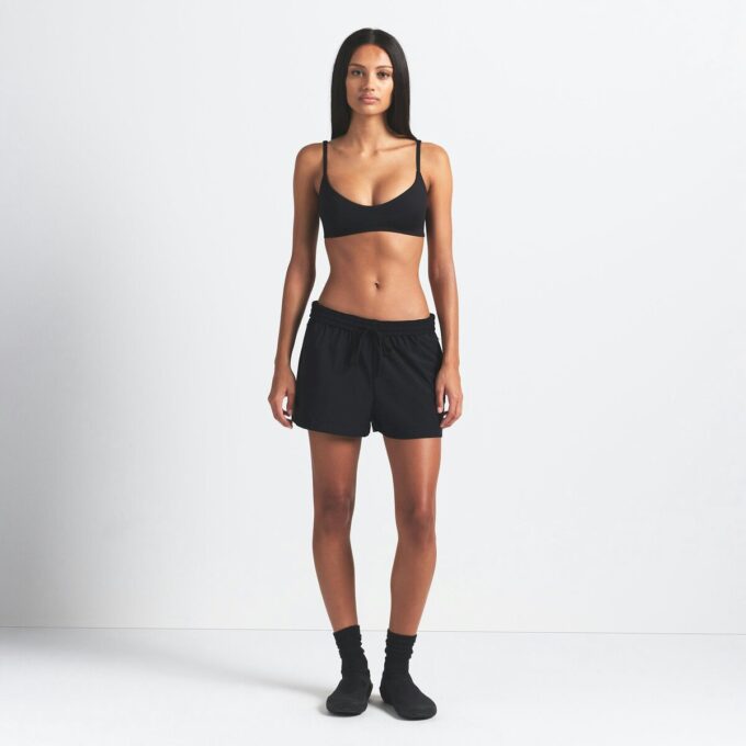 NikeSKIMS WOVEN NYLON 5″ TRACKSHORT NikeSKIMS WOVEN NYLON 5″ TRACKSHORT
