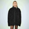 Oversize-Jacke aus Kunstpelz mit Stehkragen Oversize-Jacke aus Kunstpelz mit Stehkragen