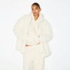 Oversize-Jacke aus Kunstpelz mit Stehkragen Oversize-Jacke aus Kunstpelz mit Stehkragen